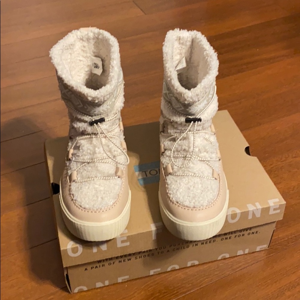 Toms Alpine Boots